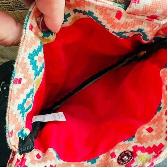 NWOT Kavu Keeper Crossbody Bag - Picture 6 of 10